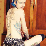 barely-evil/sexy_tattoo_punk_girl_strips_skull_gear-090811/pthumbs/barelyevil07.jpg