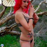 eroticbpm/hot_pinked_haired_pinup_poses_outdoors-120709/pthumbs/eroticbpm_05.jpg