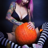 gothic-babes/busty-tattoo_pinup-pumpkin-halloween-102618/pthumbs/gothicsluts04.jpg