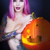gothic-babes/busty-tattoo_pinup-pumpkin-halloween-102618/pthumbs/gothicsluts15.jpg