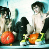 gothic-babes/emo_girls_halloween_pumpkins-102013/pthumbs/gothicsluts05.jpg
