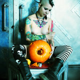 gothic-babes/tara-toxic-halloween-punk_tattooed_teen-100712/pthumbs/gothicsluts05.jpg