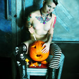 gothic-babes/tara-toxic-halloween-punk_tattooed_teen-100712/pthumbs/gothicsluts08.jpg