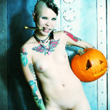 gothic-babes/tara-toxic-halloween-punk_tattooed_teen-100712/pthumbs/gothicsluts10.jpg