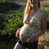 pregnant-kristi/2066-kristi-posing_outdoors-121412/pthumbs/01.jpg