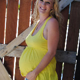 pregnant-kristi/2067-kristi-yellow_top_tease-121412/pthumbs/03.jpg