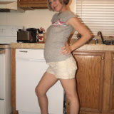 pregnant-kristi/3-little_19_week_belly-022410/pthumbs/01.jpg