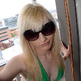 real-emo-exposed/emo_girl_flashing_on_balcony-080111/pthumbs/12.jpg