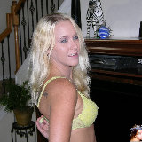 true-amateur-models/julie_j-amateur_blonde_nude-063011/pthumbs/stripping-nude.jpg